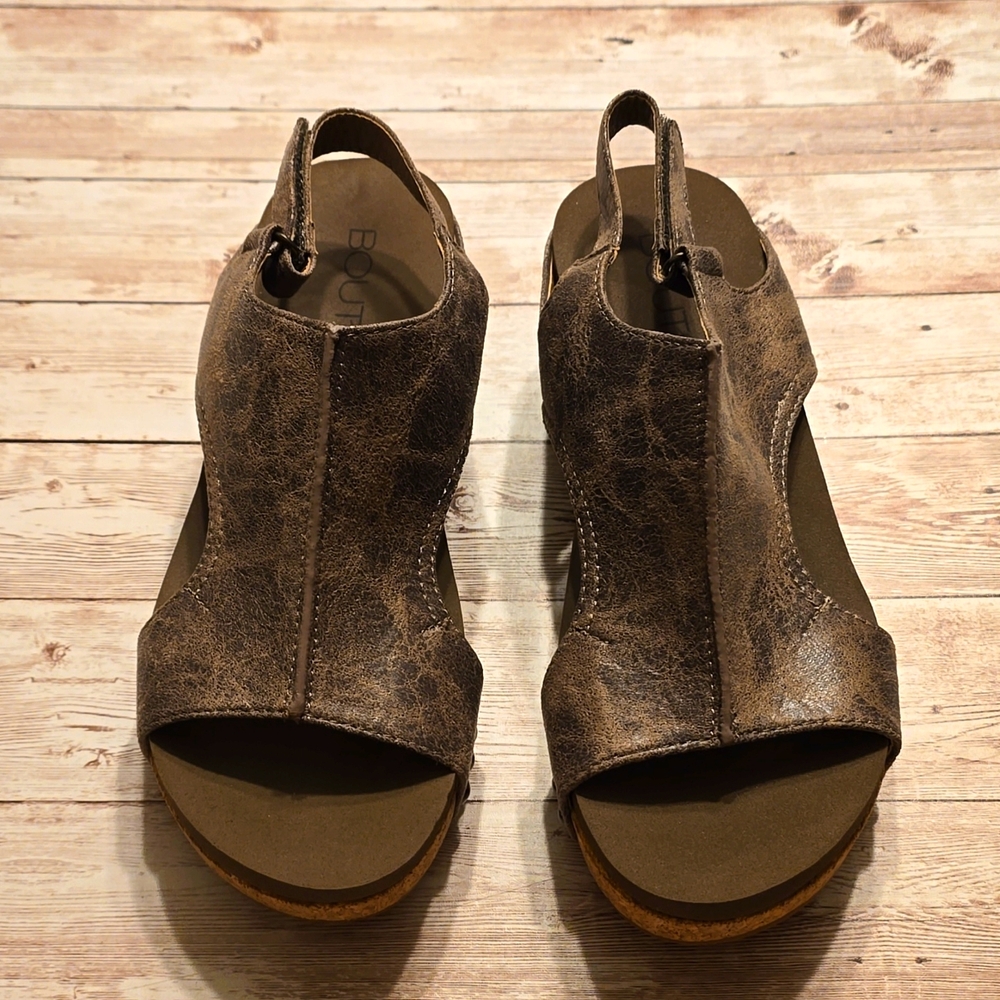 Boutique by Corkys Brown Distressed Chunky Wedge Size 6